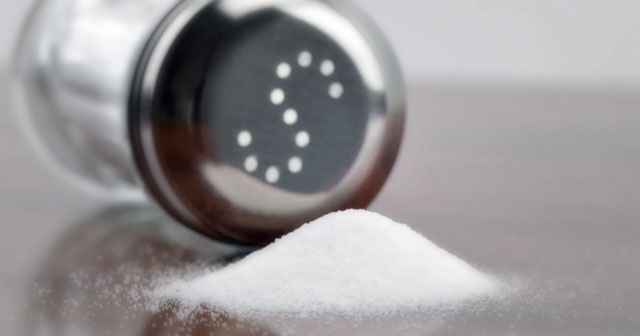 controlar el consumo de alimentos con sal